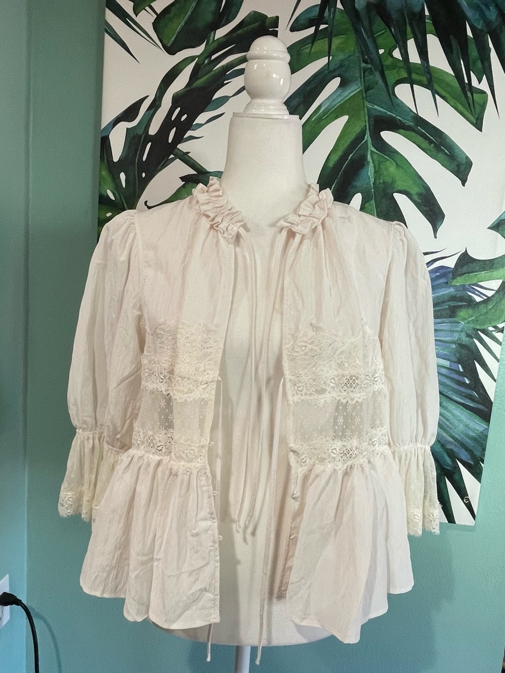 Intimatly Free People Cream Lace Ruffle Tie-Front Blouse
